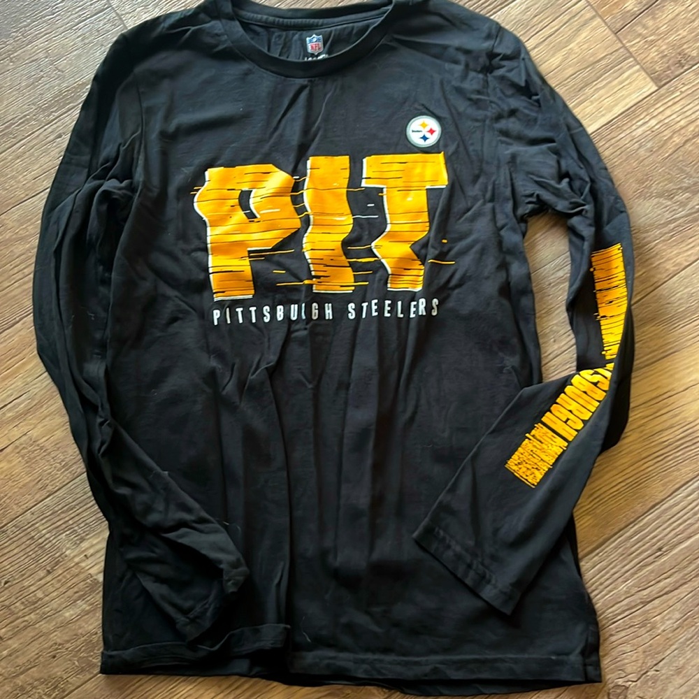 Worn once. Perfect condition kids 14/16 Pittsburgh Steelers long sleeve